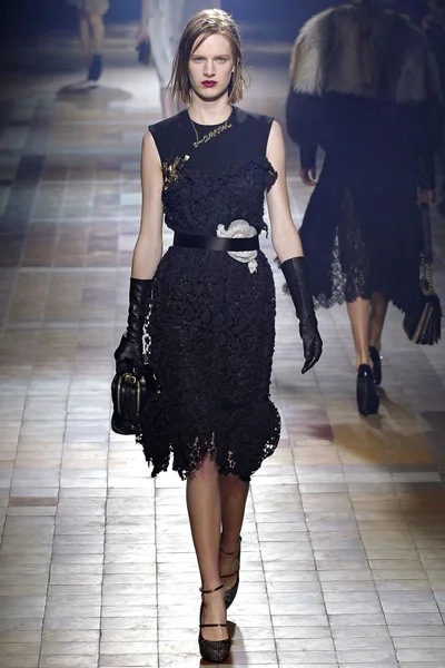 Look 13